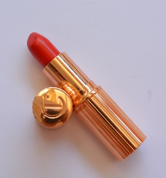 charlotte-tilbury-love-bite-k-i-s-s-i-n-g-lipstick-outer-packaging