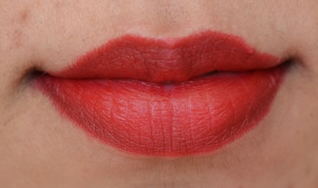 charlotte-tilbury-red-carpet-red-matte-revolution-lipstick-lip-swatch