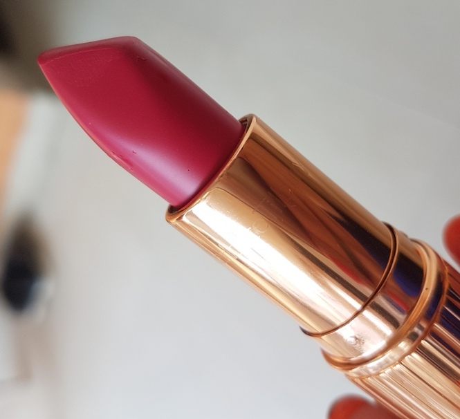 charlotte-tilbury-the-queen-matte-revolution-lipstick-review