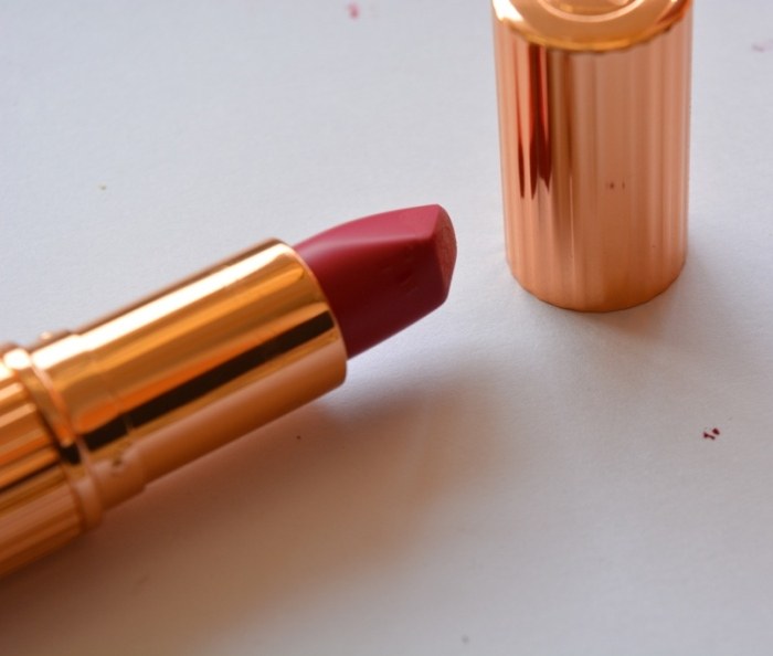 charlotte-tilbury-the-queen-matte-revolution-lipstick-packaging