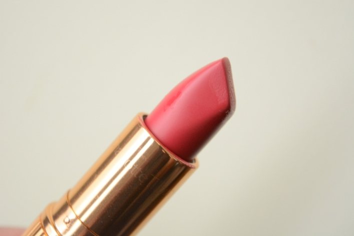 charlotte-tilbury-the-queen-matte-revolution-lipstick-shape