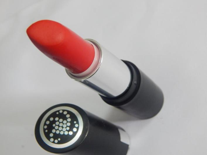collection-red-carpet-lasting-colour-lipstick-review