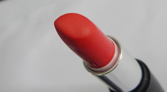 collection-red-carpet-lasting-colour-lipstick-bullet