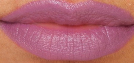 colorbar-042-amethyst-soft-touch-lipstick-lip-swatch