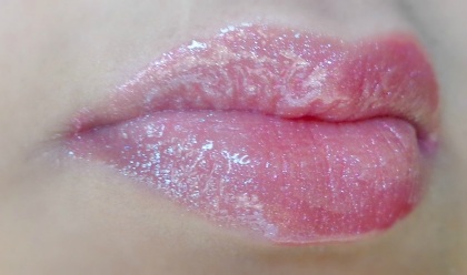 colorbar-05-pink-flash-diamond-shine-lip-gloss-lip-swatch