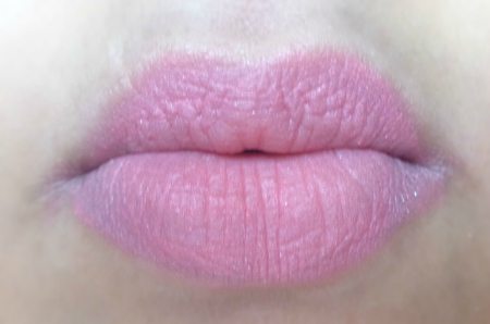colorbar-coral-sunset-all-day-lip-and-cheek-color-blush-stick-lip-swatch