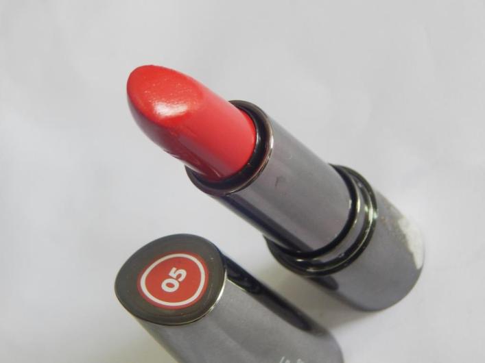 deborah-milano-05-rossetto-atomic-red-lipstick-review