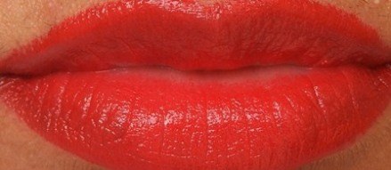 deborah-milano-05-rossetto-atomic-red-lipstick-lip-swatch