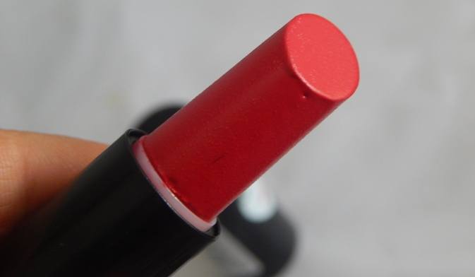 elle-18-color-pops-matte-deep-pink-lipstick-bullet