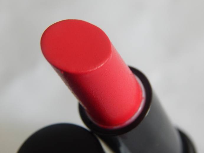 elle-18-color-pops-matte-deep-pink-lipstick-closeup