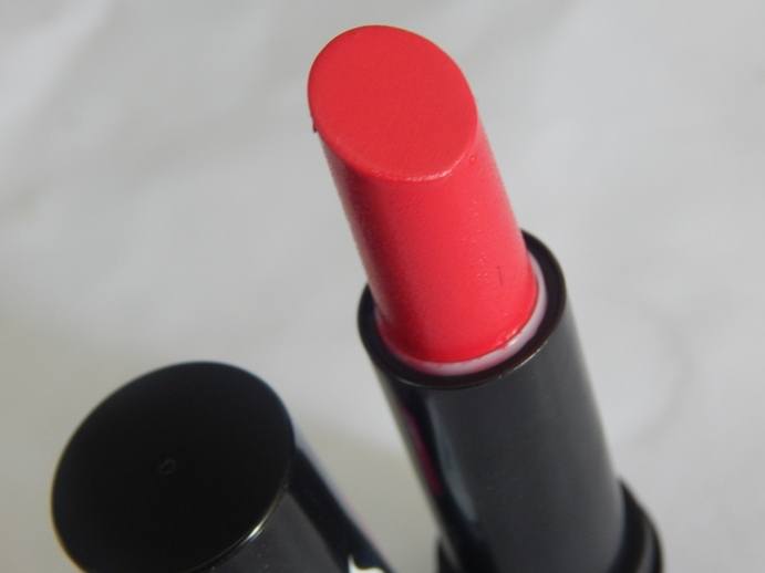 elle-18-color-pops-matte-deep-pink-lipstick-full-bullet
