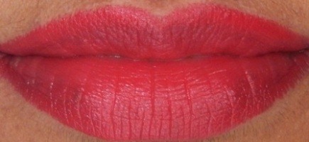 elle-18-color-pops-matte-deep-pink-lipstick-lip-swatch