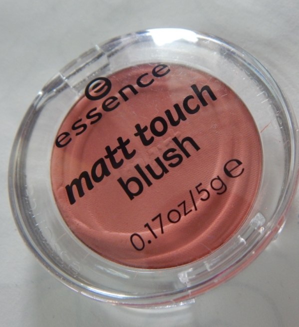 essence-peach-me-up-matt-touch-blush-outer-packaging