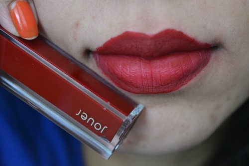 jouer-cabernet-long-wear-lip-creme-liquid-lipstick-lip-swatch
