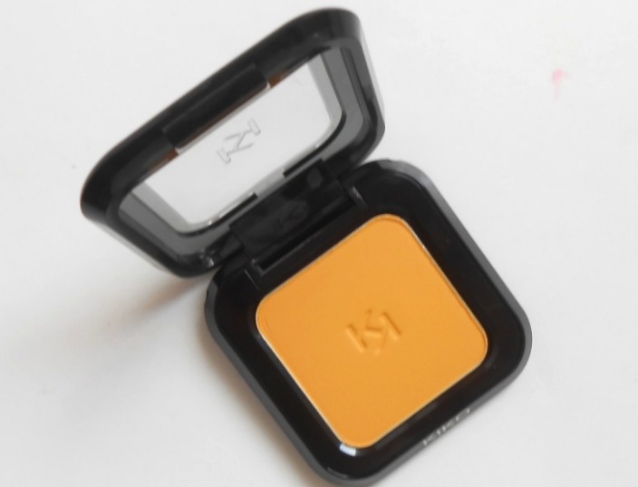 kiko-milano-19-matte-yellow-high-pigment-wet-and-dry-eyeshadow-open