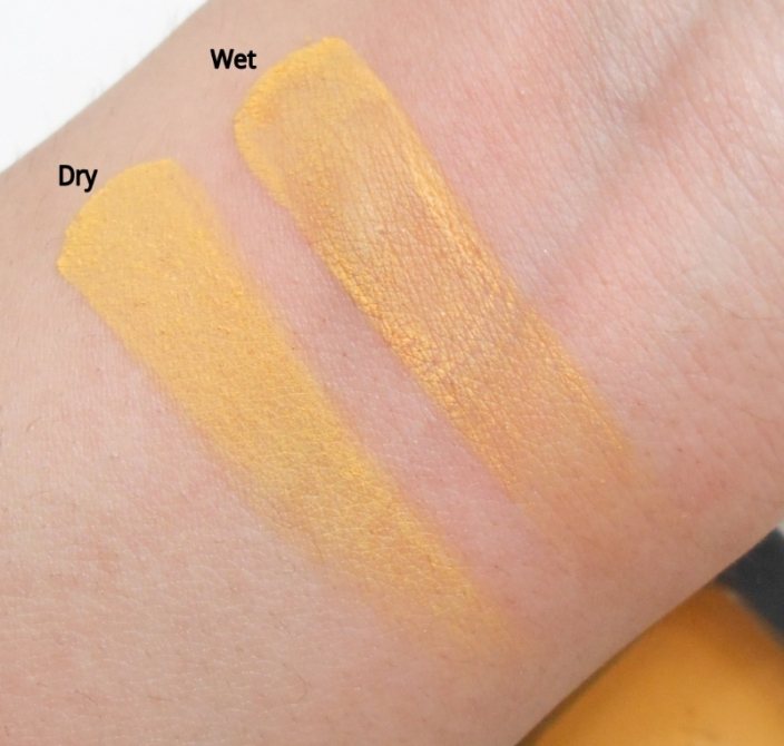 kiko-milano-19-matte-yellow-high-pigment-wet-and-dry-eyeshadow-swatch-on-hands