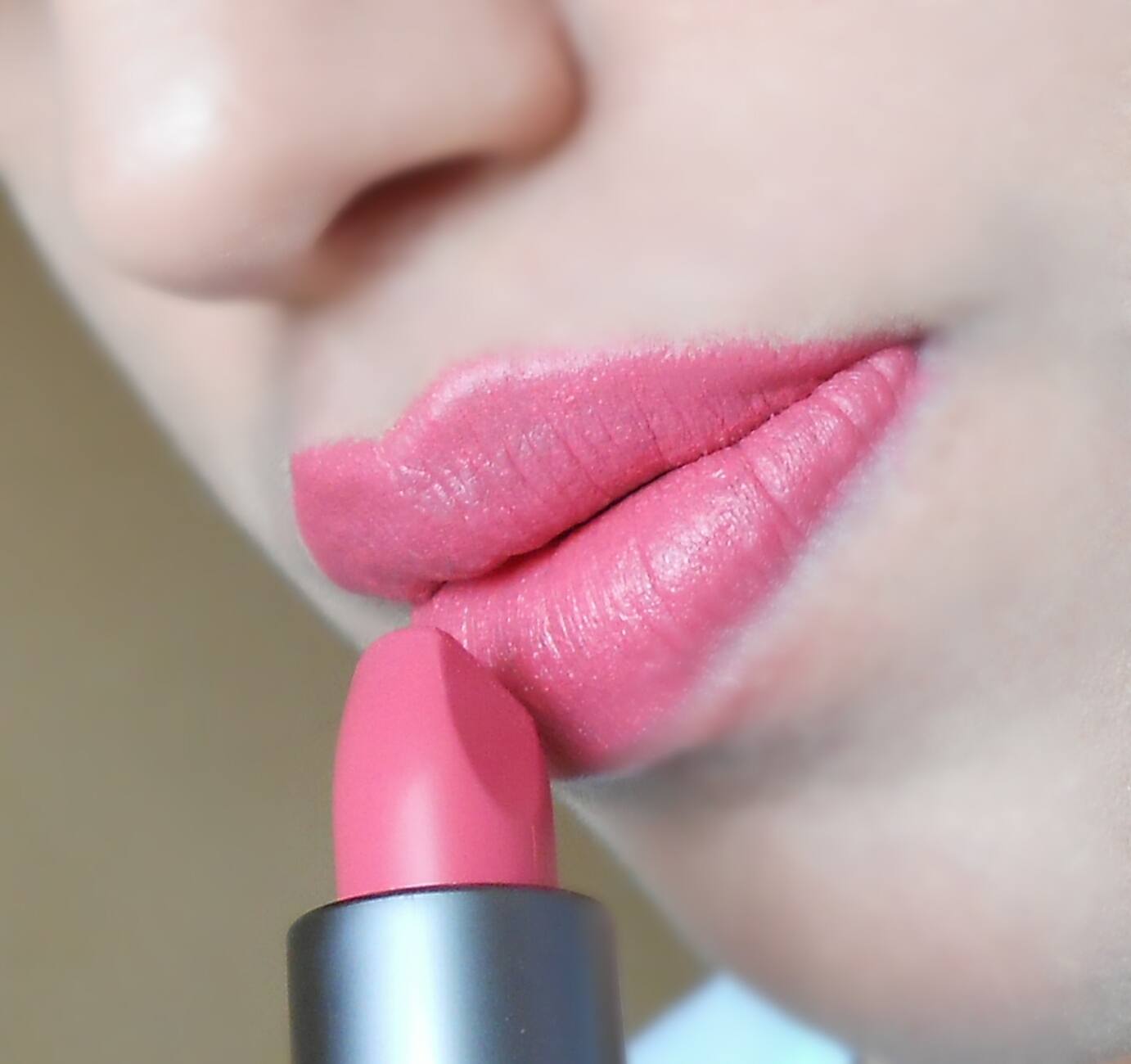 kiko-milano-304-warm-pink-velvet-passion-matte-lipstick-review lip swatch