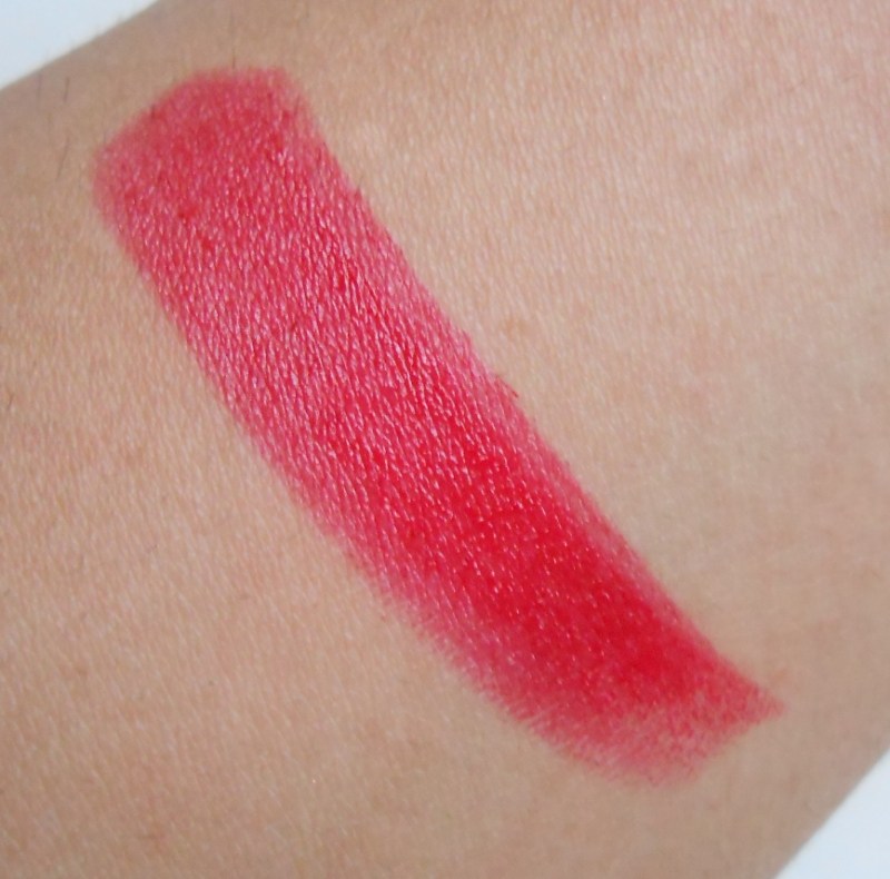 kleancolor-femme-lipstick-04-radiant-red-review-swatch