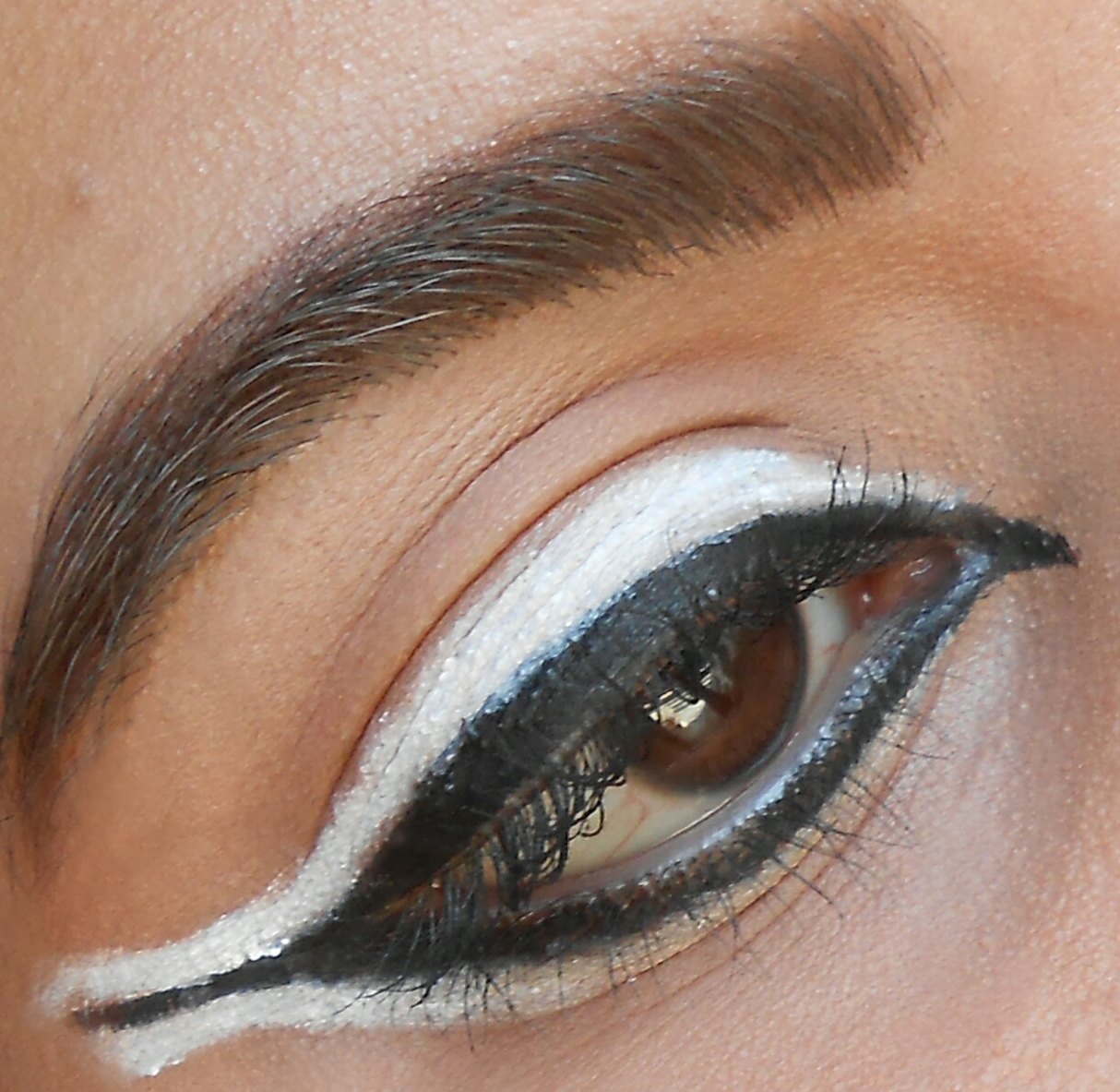 l-a-girl-whiten-gel-glide-eyeliner-pencil-review-eye