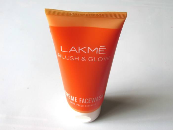 lakme-blush-glow-peach-cream-face-wash-