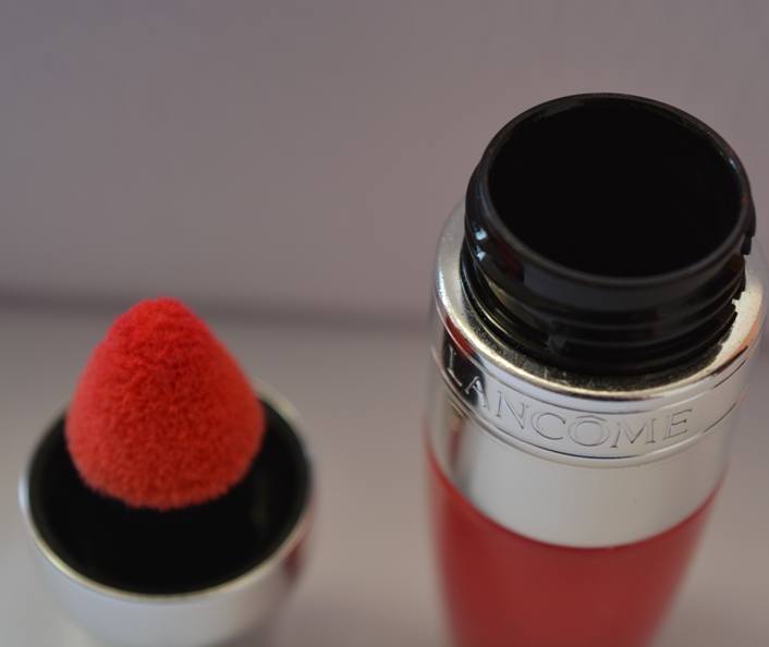 lancome-372-berry-tale-juicy-shaker-pigment-infused-bi-phased-lip-oil-brush