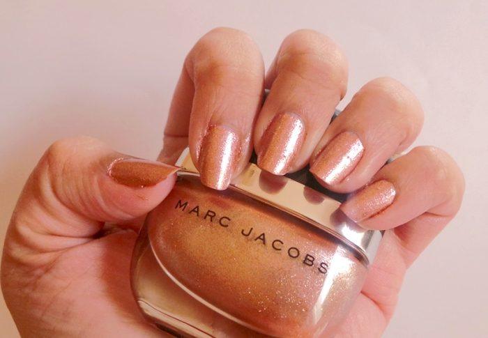 marc-jacobs-112-le-charm-enamored-hi-shine-nail-polish-review2