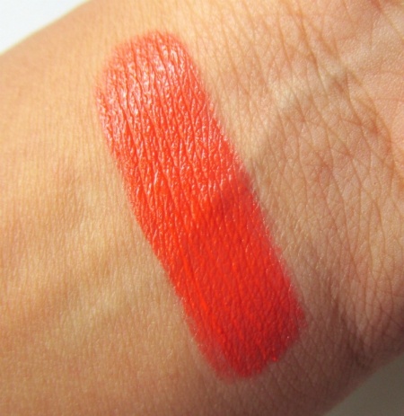 nyx-foxy-love-plush-gel-lipstick-swatch