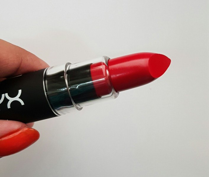 nyx-perfect-red-matte-lipstick-review
