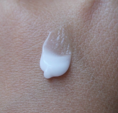 neutrogena-on-the-spot-acne-treatment-swatch