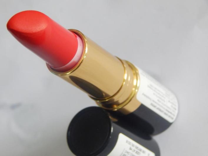revlon-look-at-me-super-lustrous-matte-lipstick-review