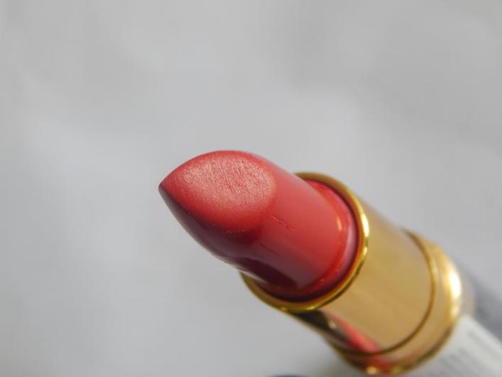 revlon-matte-035-get-noticed-super-lustrous-lipstick-review