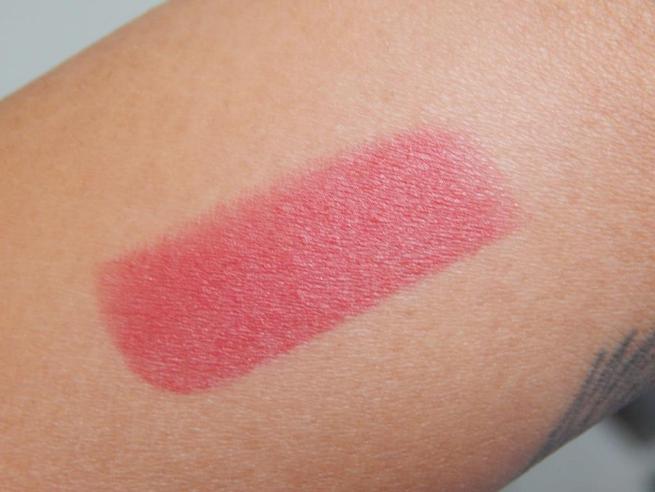 revlon-matte-035-get-noticed-super-lustrous-lipstick-swatch