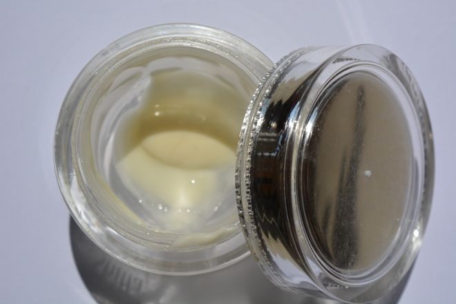 shiffa-white-tea-moisturiser-open-tub