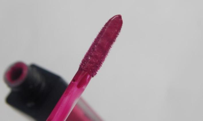 sleek-makeup-fandango-purple-matte-me-ultra-smooth-matte-lip-cream-applicator-wand