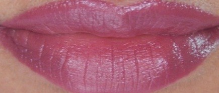 the-body-shop-335-hot-date-colour-crush-lipstick-lip-swatch
