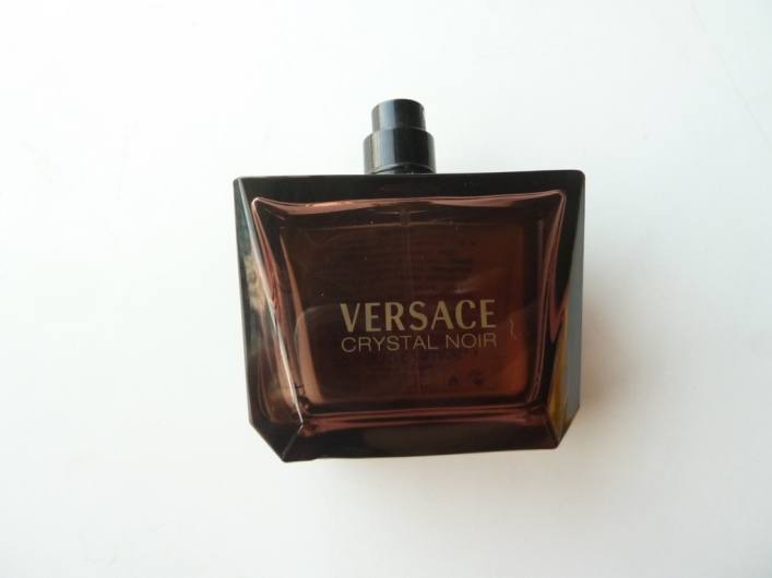 versace-crystal-noir-eau-de-toilette-spray-packaging