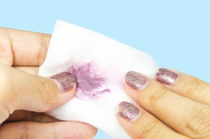 removing-glitter-nail-polish