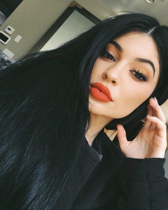 9-beauty-trends-that-have-been-made-popular-by-kylie-jenner2