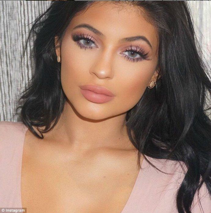 9-beauty-trends-that-have-been-made-popular-by-kylie-jenner7