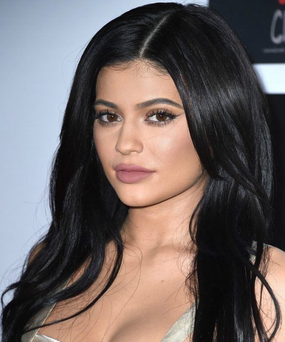 9-beauty-trends-that-have-been-made-popular-by-kylie-jenner8