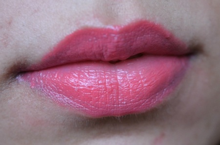 burberry-light-crimson-517-full-kisses-lip-swatch