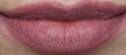 chambor-melon-sorbet-powder-matte-lipstick-swatch-on-lips