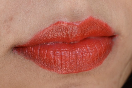 charlotte-tilbury-so-marilyn-k-i-s-s-i-n-g-lipstick-review8