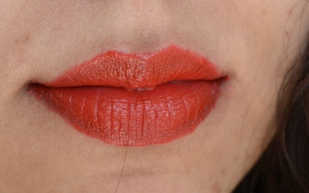 charlotte-tilbury-so-marilyn-k-i-s-s-i-n-g-lipstick-review9