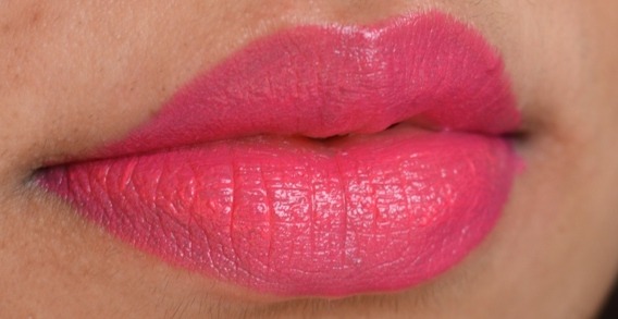 clinique-pop-lip-colour-primer-10-punch-pop-pink-lips