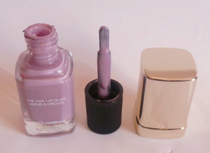 dolce-and-gabbana-315-lilac-the-nail-lacquer-review1