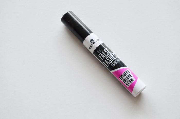 essence-false-lashes-extreme-volume-and-curl-mascara-review-1