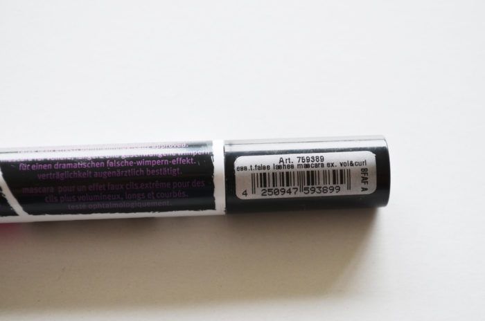 essence-false-lashes-extreme-volume-and-curl-mascara-review-7