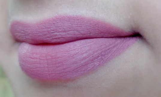 faces-ultime-pro-blushing-nude-matte-lip-crayon-swatch-on-lips