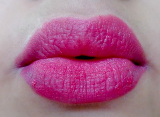 faces-ultime-pro-pink-pout-matte-lip-crayon-pink-lips
